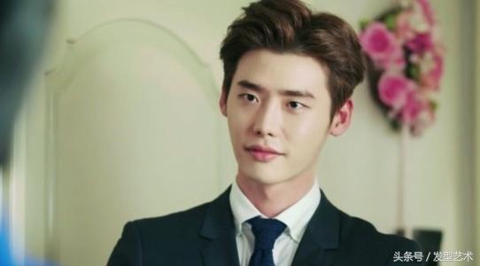 男生怎么剪一个好看的中分发型,男生中分烫什么发型最好看