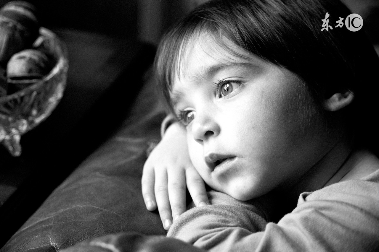 继父之子偏偏爱上我，我要怎样才能摆脱他？！