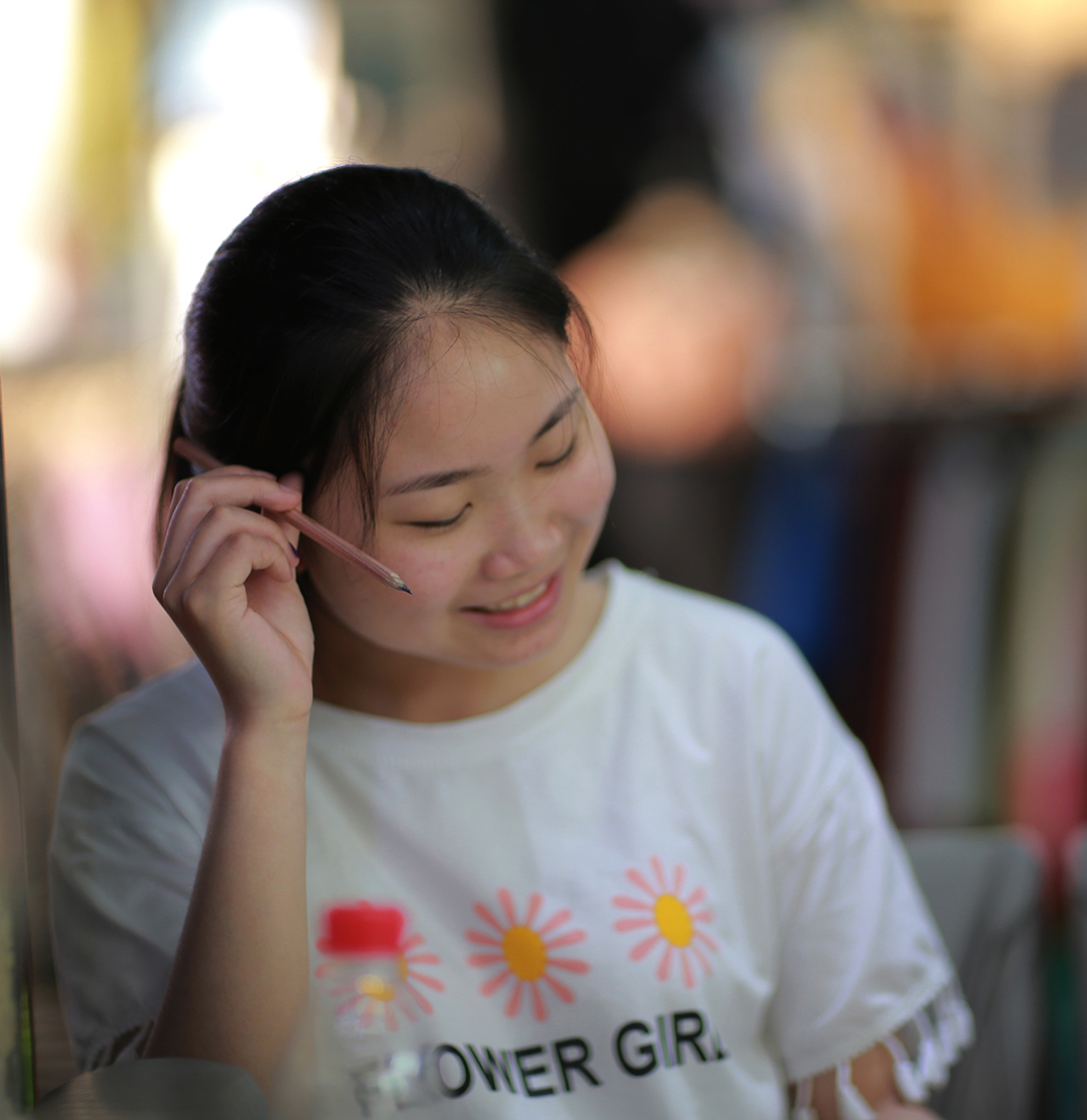 国产1.4定焦大光圈镜头,国产镜头1.7光圈