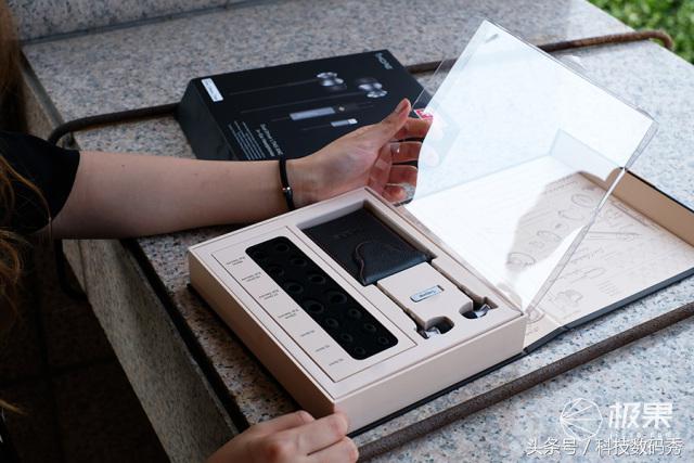 1more项圈降噪蓝牙耳机测评,通勤入耳蓝牙耳机推荐