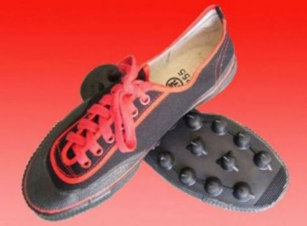 跟傻子一起踢球现在怎么样了,跟傻子踢球完整视频