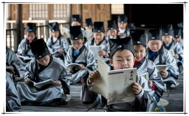 校服大比拼哪个国家的校服更丑,各国校服比拼小视频