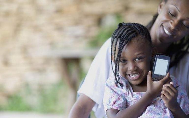 黑人代购小妹，给我来一部传音手机