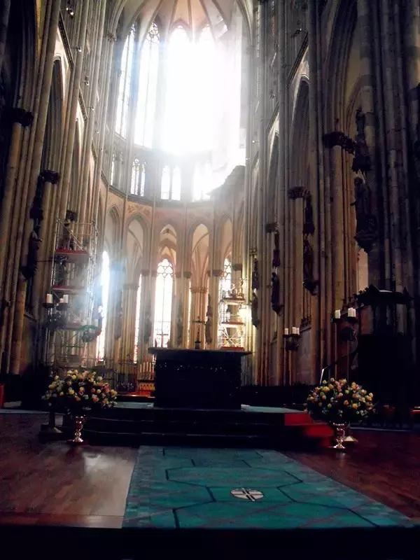 上帝视角俯瞰德国科隆大教堂,德国科隆大教堂效果图