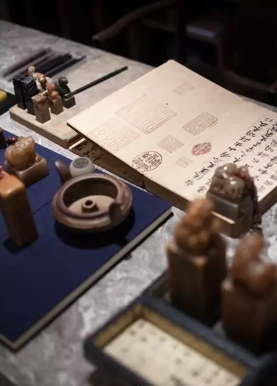 古人如何布置温馨的书房,书房除了文房四宝还摆什么