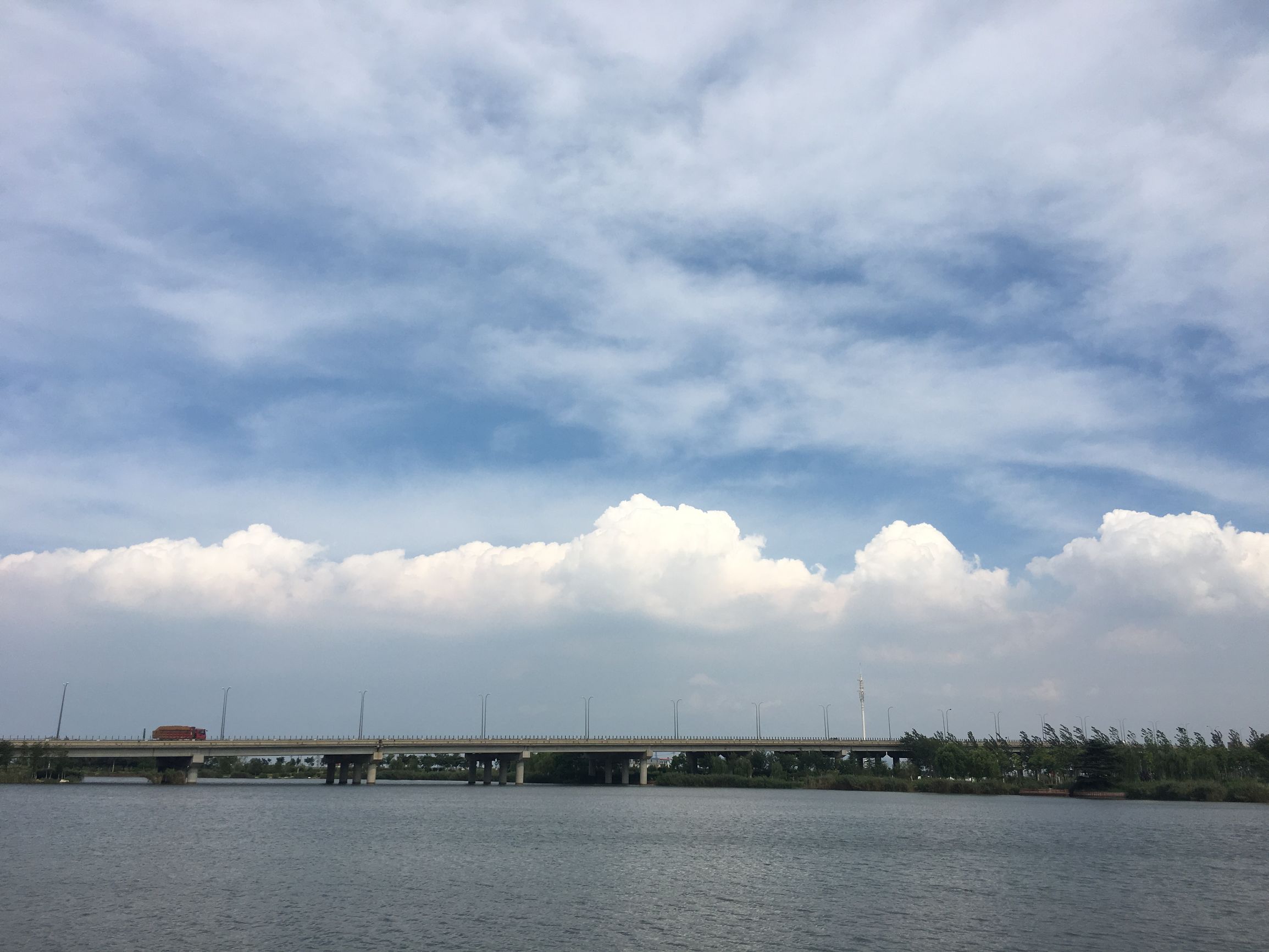 夏天防止中暑旅行准备什么,旅游高温中暑