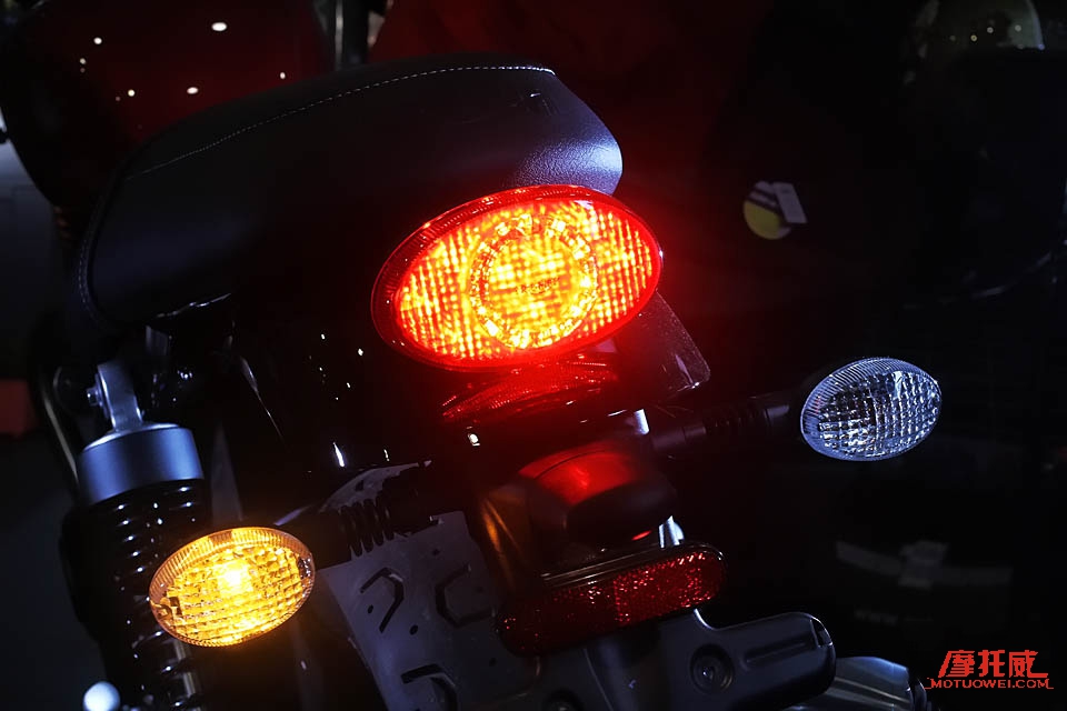 凯旋bonneville1200,凯旋bonneville红色