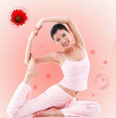 医生打点滴坐诊,向奋战一线的医生致敬