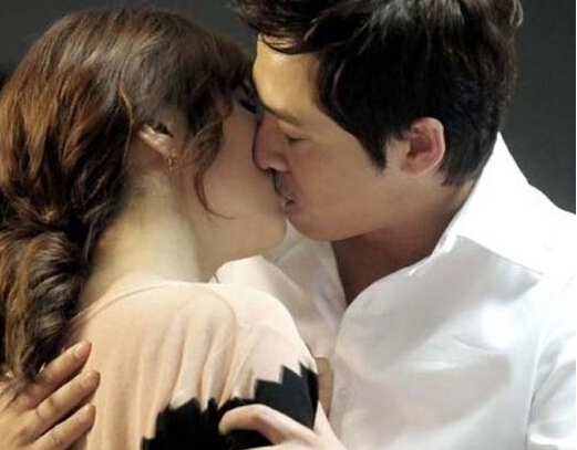 十二星座的女生该不该主动追男生,十二星座全部的性格特征和弱点