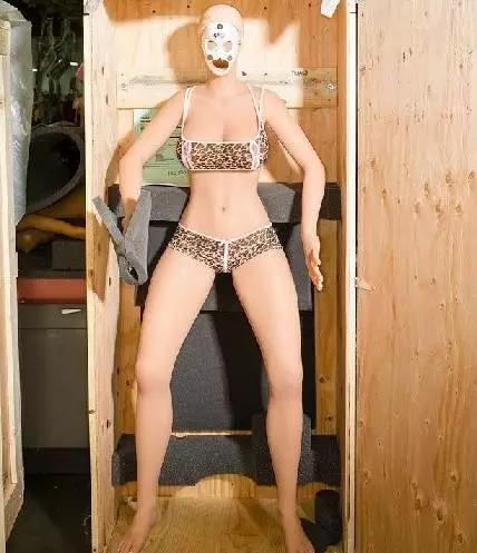 你知道全球最真实的充气人偶是怎样制作出来的吗?