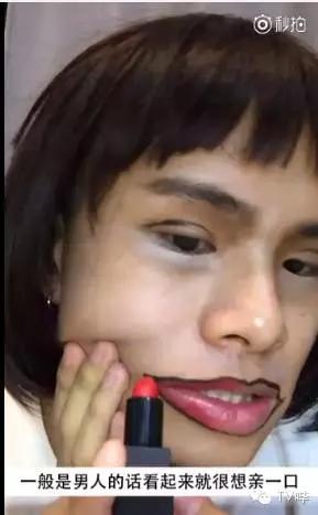 靠一只马克笔化妆为人间*物尤**！深扒网红艾克里里和他的娇喘助理！