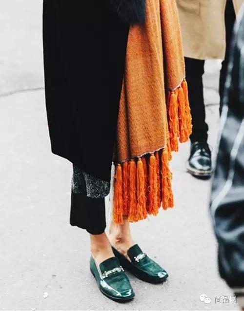 平底鞋攻陷时尚圈，姑娘们早已放弃恨天高