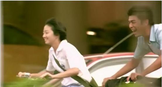 校服一个*绑捆**着我们青春的东西