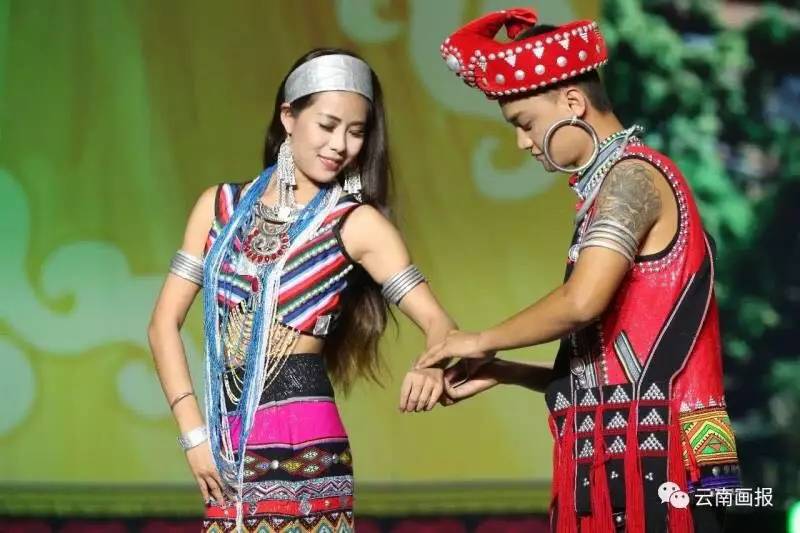惊艳亮相！普洱代表队在“七彩云南2017民族赛装文化节”上拿下1金4银5铜