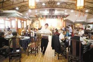 兄弟俩被押赴刑场执行枪决,兄弟俩上法庭的视频