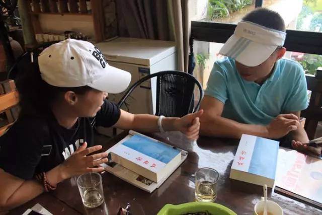 做个没感情有情怀的人,有情怀的人和没情怀的人