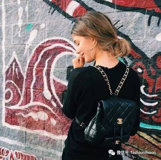 夏天适合背双肩包吗,夏天背双肩包还是斜挎包好看