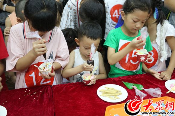 鍑叴澶╀笅鑿忔辰鏃ョ収,鍑叴澶╀笅浜插瓙娲诲姩
