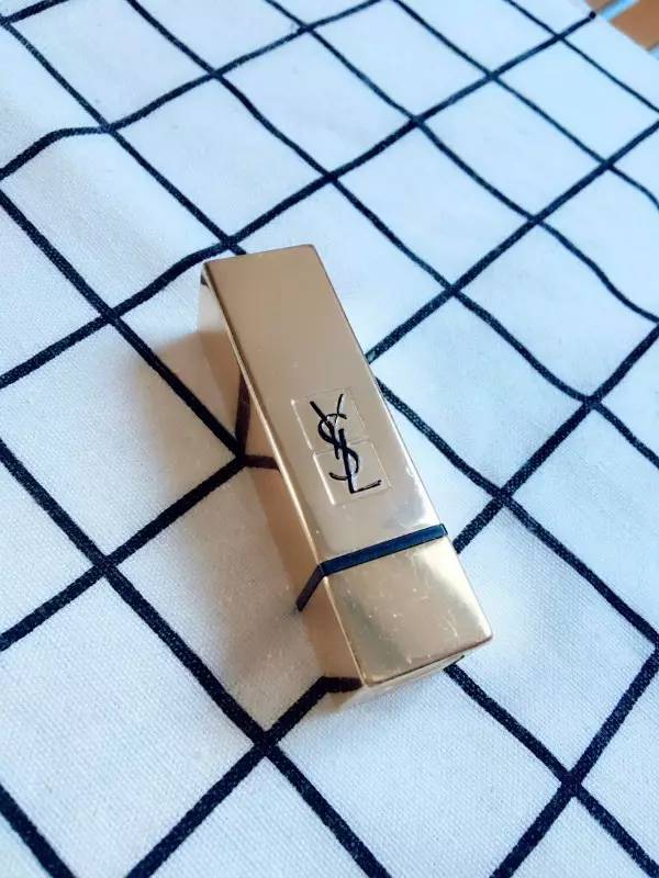 适合夏天的亮色口红测评,夏日必备滋润口红