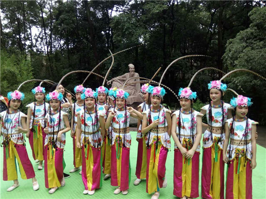 鍥介檯鍙嬪ソ鍩庡競闈掑皯骞磋冻鐞冭禌,鍥介檯鍙嬪煄鏂囧寲浜ゆ祦