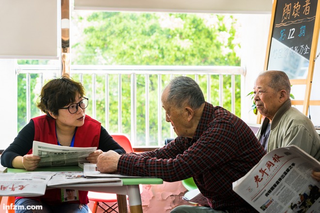 “只要看到你们开着门就好”社工爱姐的社区丛林