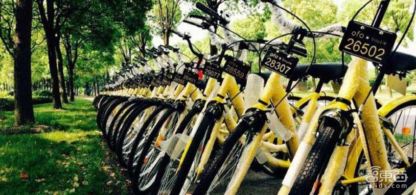 阿迪达斯3d跑鞋黑色,阿迪达斯推出3d打印运动鞋