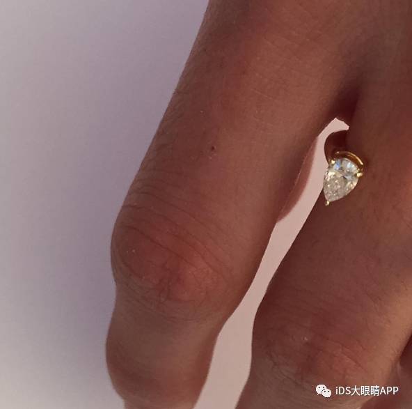 高圆圆同款婚戒一个多重,高圆圆直播带货手戴婚戒状态佳