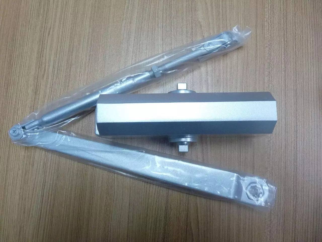 闭门器有几种安装方法,滑道闭门器和普通闭门器区别