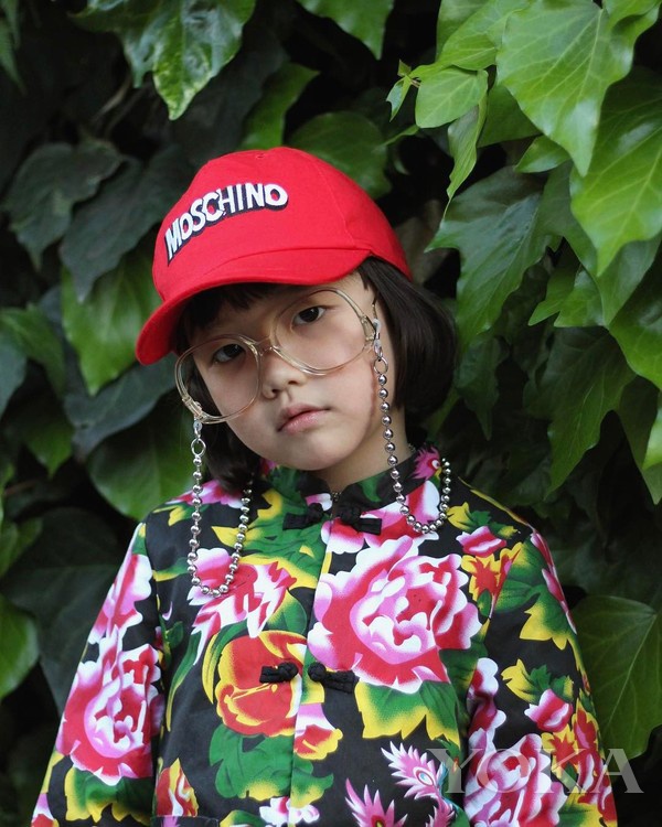 令老阿姨汗颜6岁日本小萝莉把choker玩得这么溜！