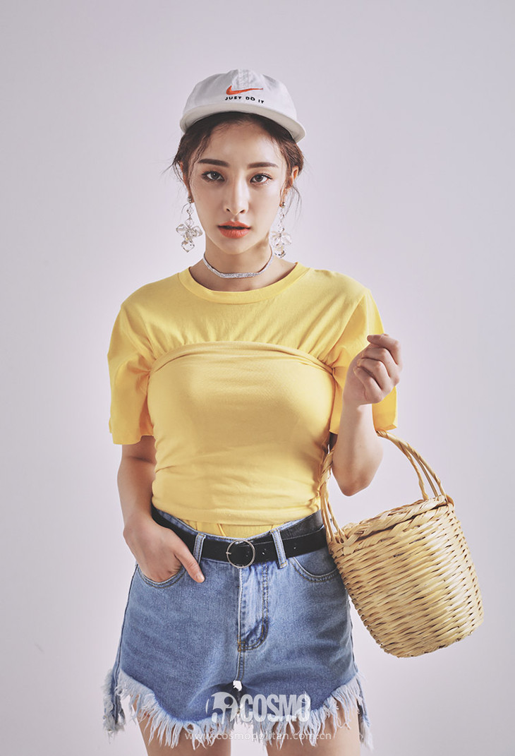 这些衣服太好看每件都想买，老板能预支下月工资不？