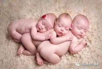 母乳跟配方奶哪个好,母乳与配方奶哪个比较好