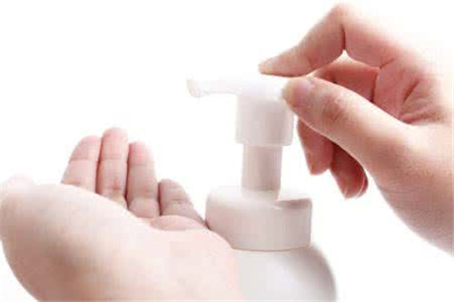 强生爽生粉“致癌”？小心！沐浴露使用不当也危险