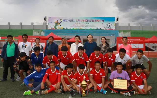 「新声快讯」云南世博集团将整体退出丽江老君山景区开发/丽江民专要代表云南参加全国青少年足球联赛啦！……