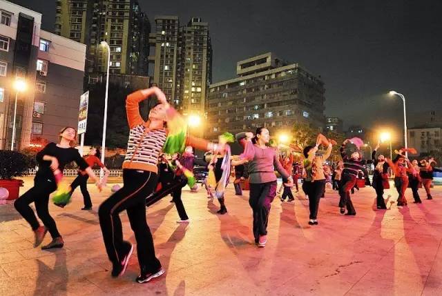 东北重工业靠烧烤轻工业靠喊麦,土嗨文化啥意思