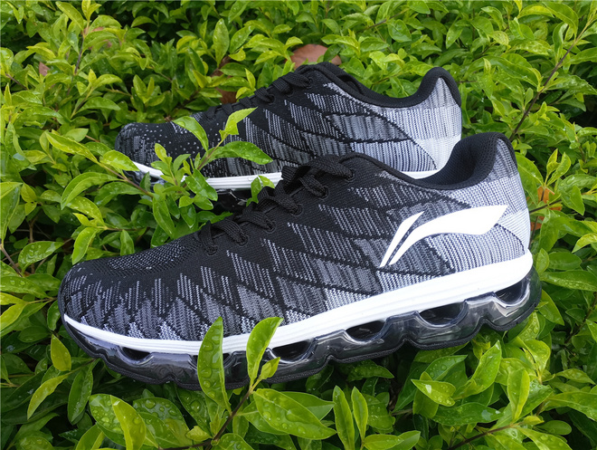 李宁如影随形,李宁跑鞋绝影雷