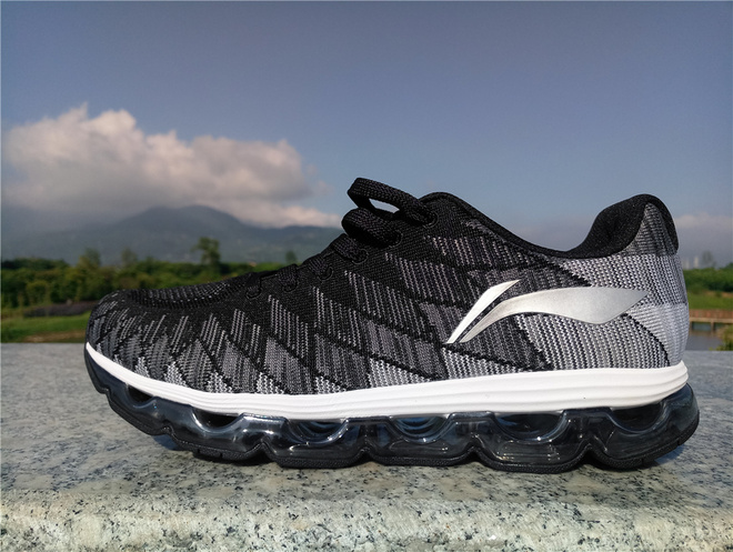 李宁如影随形,李宁跑鞋绝影雷