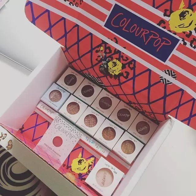 哪款平价眼影盘比较好用,哪些牌子的四色眼影盘好用到哭