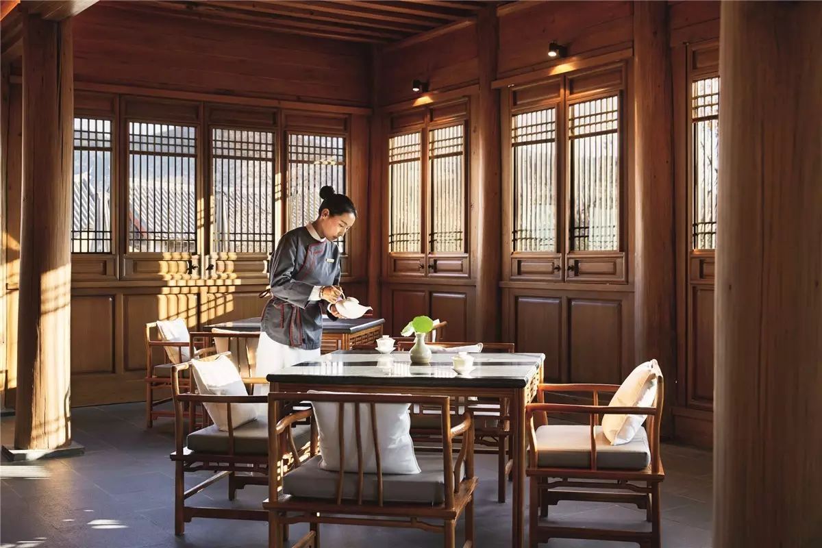 隐居山林烟雨间,自在山间隐居