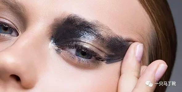 眼部晕妆小技巧,眼部怎样才能不晕妆