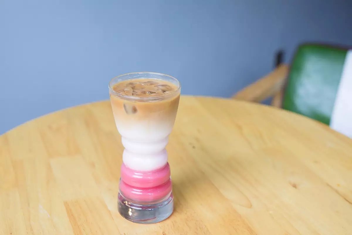 城西悄悄开了一家脑洞大开的烘焙店，辣味千层，魔方蛋糕，桃胶枸杞月饼……不输哈利·波特的糖果屋啊