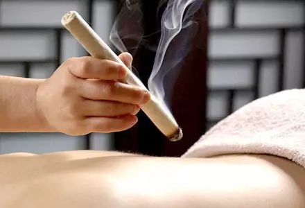 一叶知秋，雪中送炭话艾灸