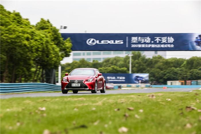 “型与动，不妥协”赛道体验雷克萨斯IS