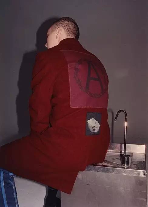 GD的个人标记竟然隐藏着这种神秘含义|潮牌中出现的*动反**符号大揭发！