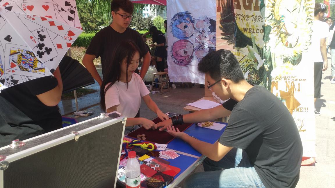 烟大文经学院“百团大战”社团纳新火热进行中