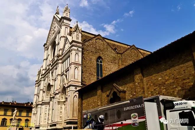 佛罗伦萨建筑圣十字教堂的特色 (圣十字教堂在佛罗伦萨位置)