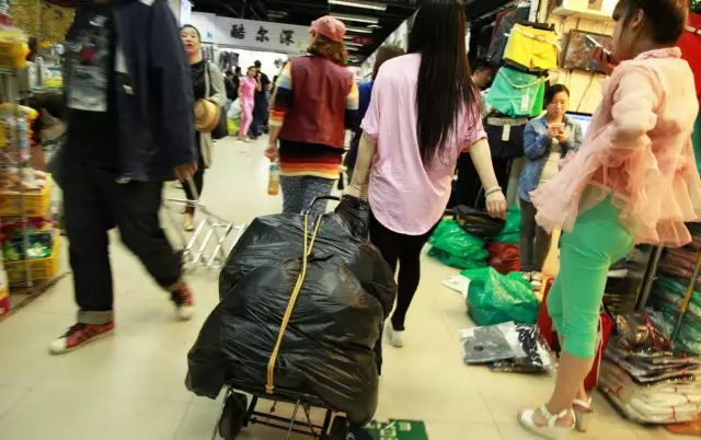 逛小商品市场,参观小商品市场