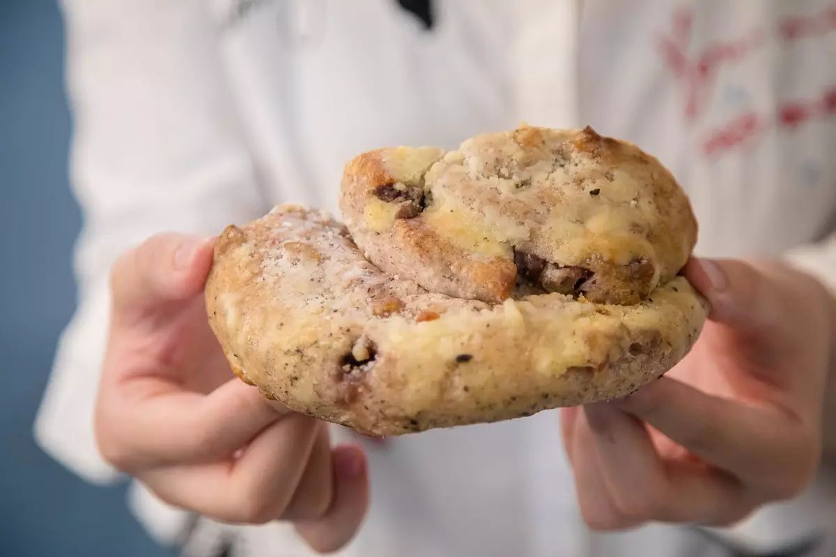 分分钟扫空，南京必吃网红酵母面包店终于盼来啦~足足70+种，雷神巧克力盐之花……杭州人又有口福了