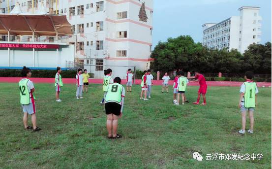 「活力邓中」说说邓中的足球女孩儿