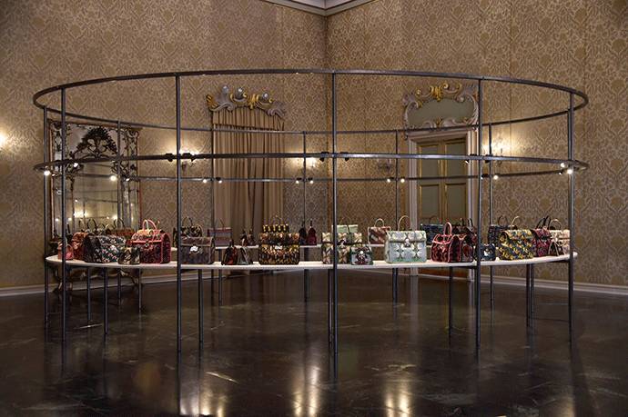 热巴米兰献T台首秀，华丽变身西西里公主｜时装周