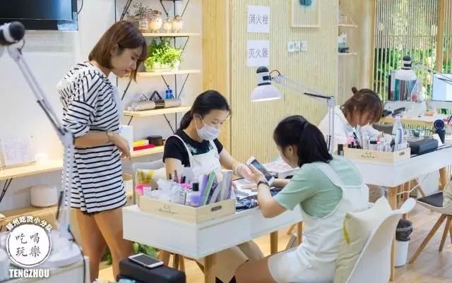 这次探店！我们瞄准了一家能让你少女心炸裂的美甲店